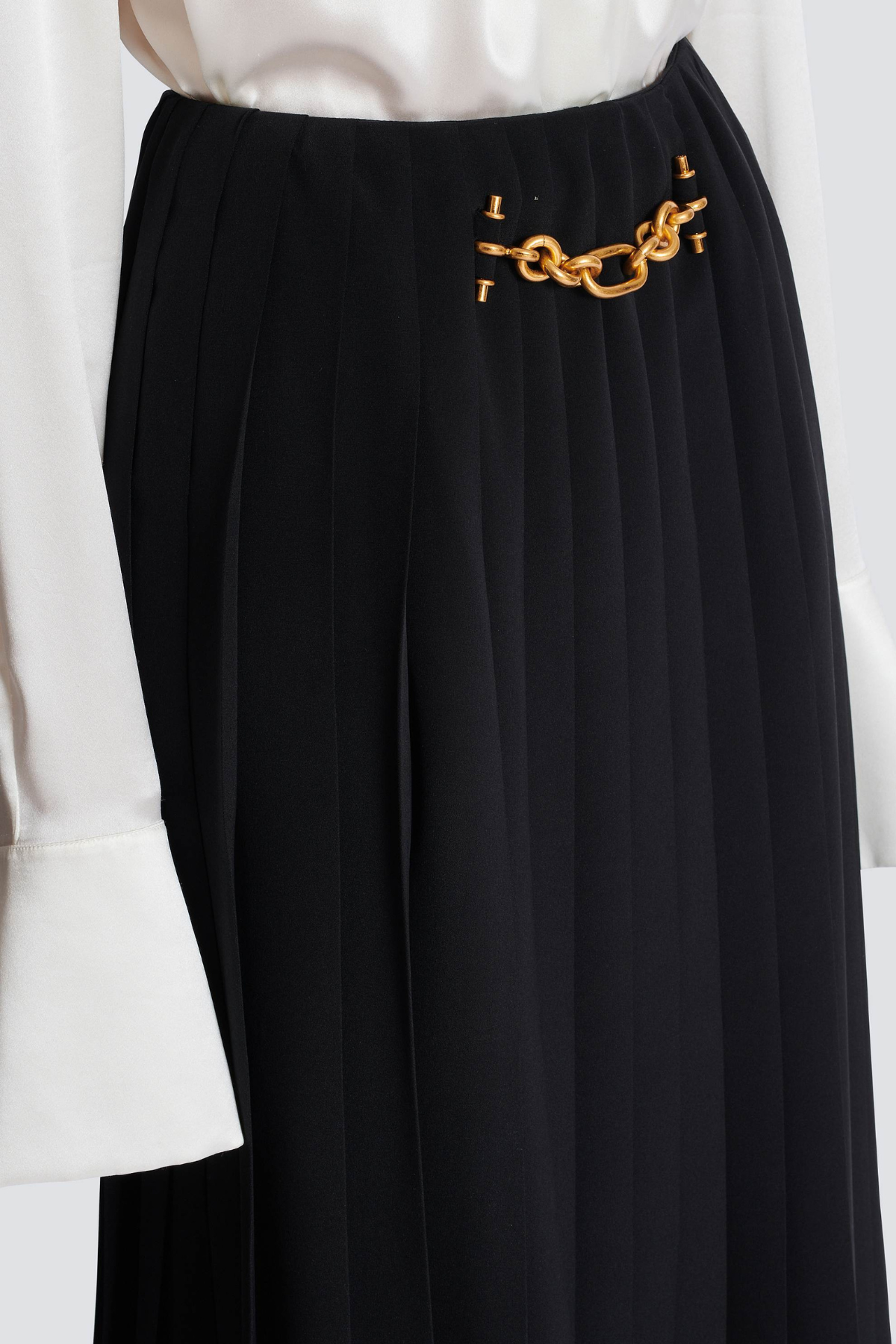 Foxea Chain Embellished Pleated Midi Skirt - Black