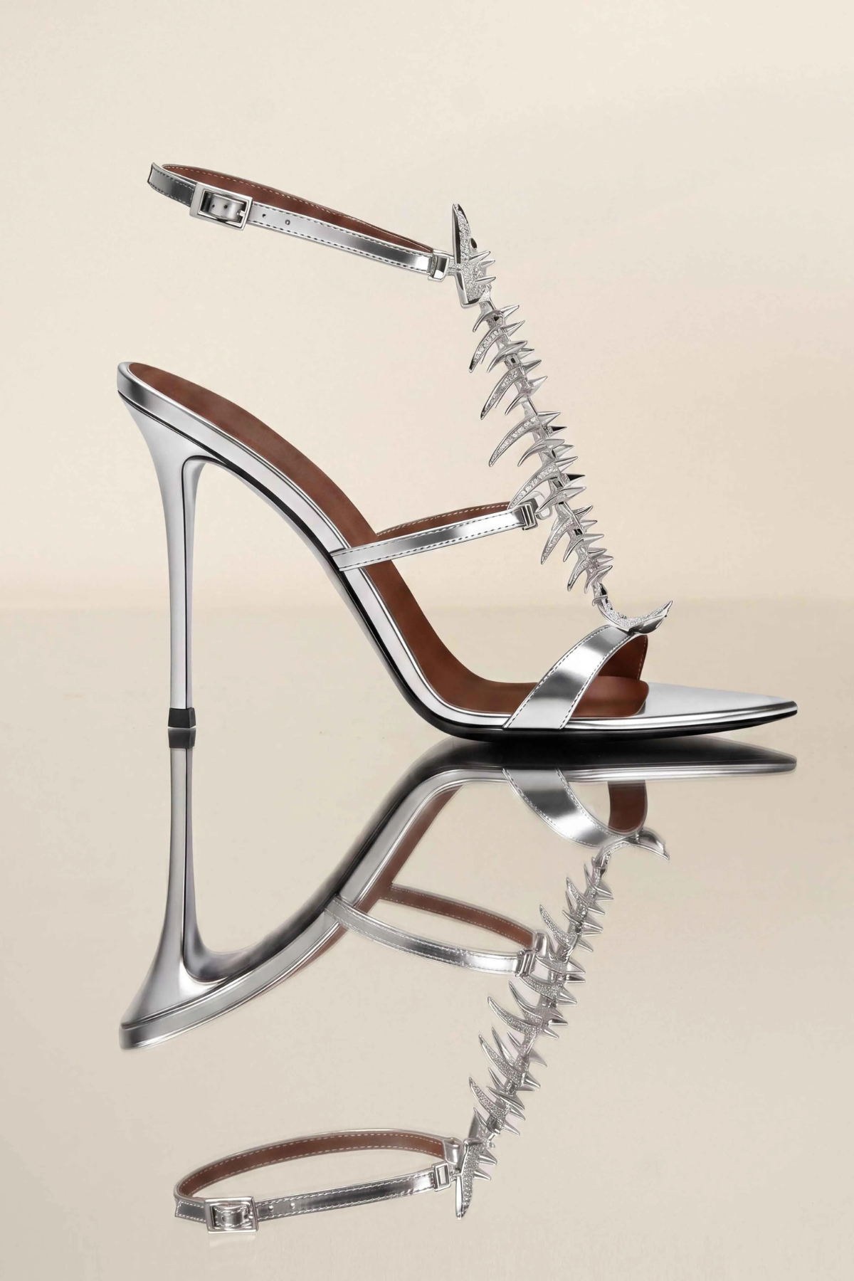 Gelia Fishbone Strap Sandals - Silver