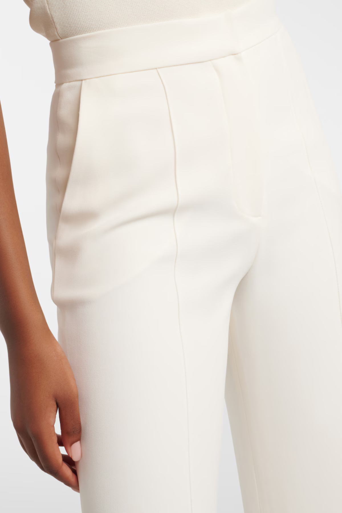 Igoria Floral Appliqué Blazer & Pants Set - White