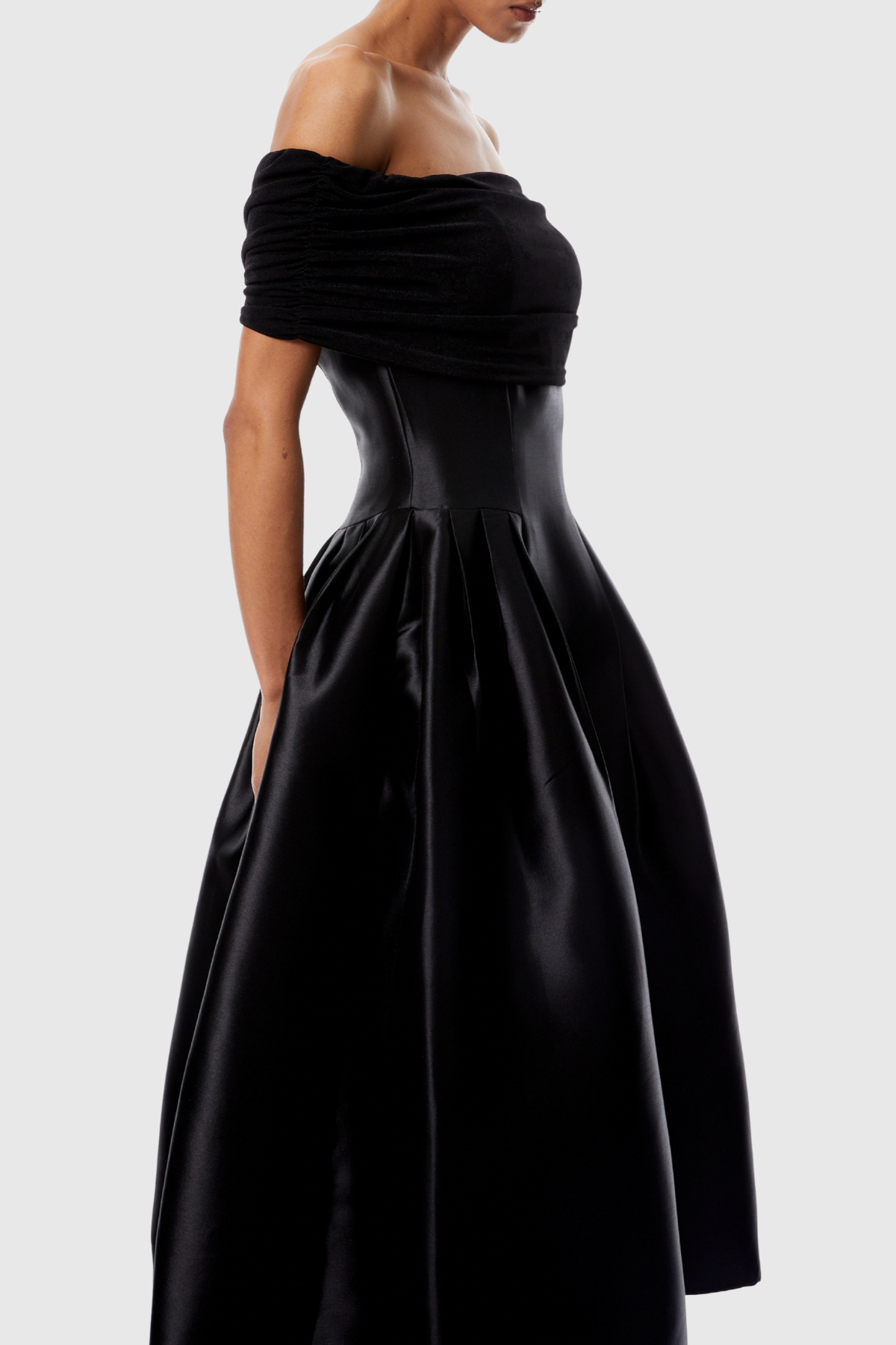 Jesiah Off Shoulder Puff Midi Dress - Black