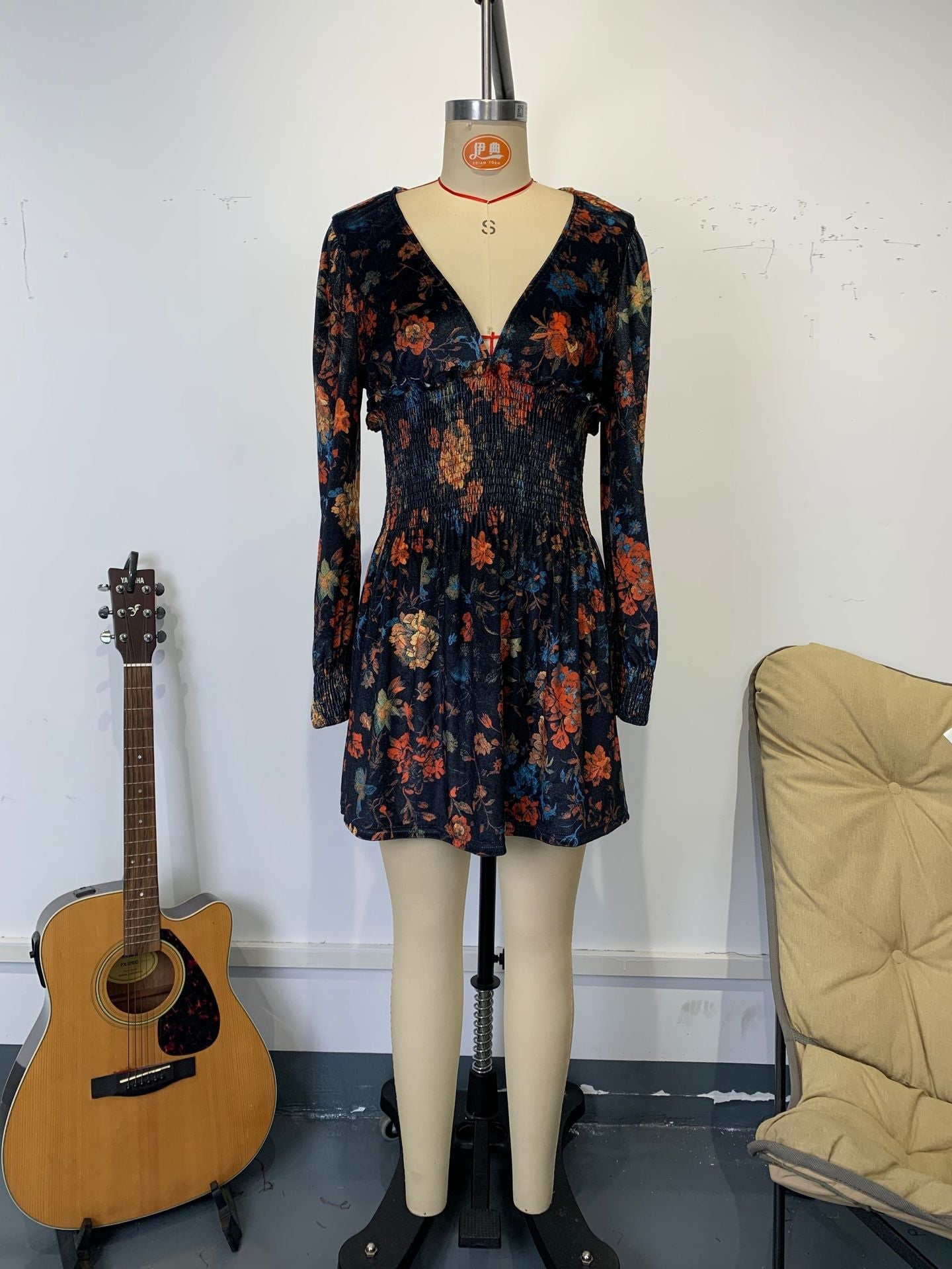 Floral print V-neck velvet mini dress