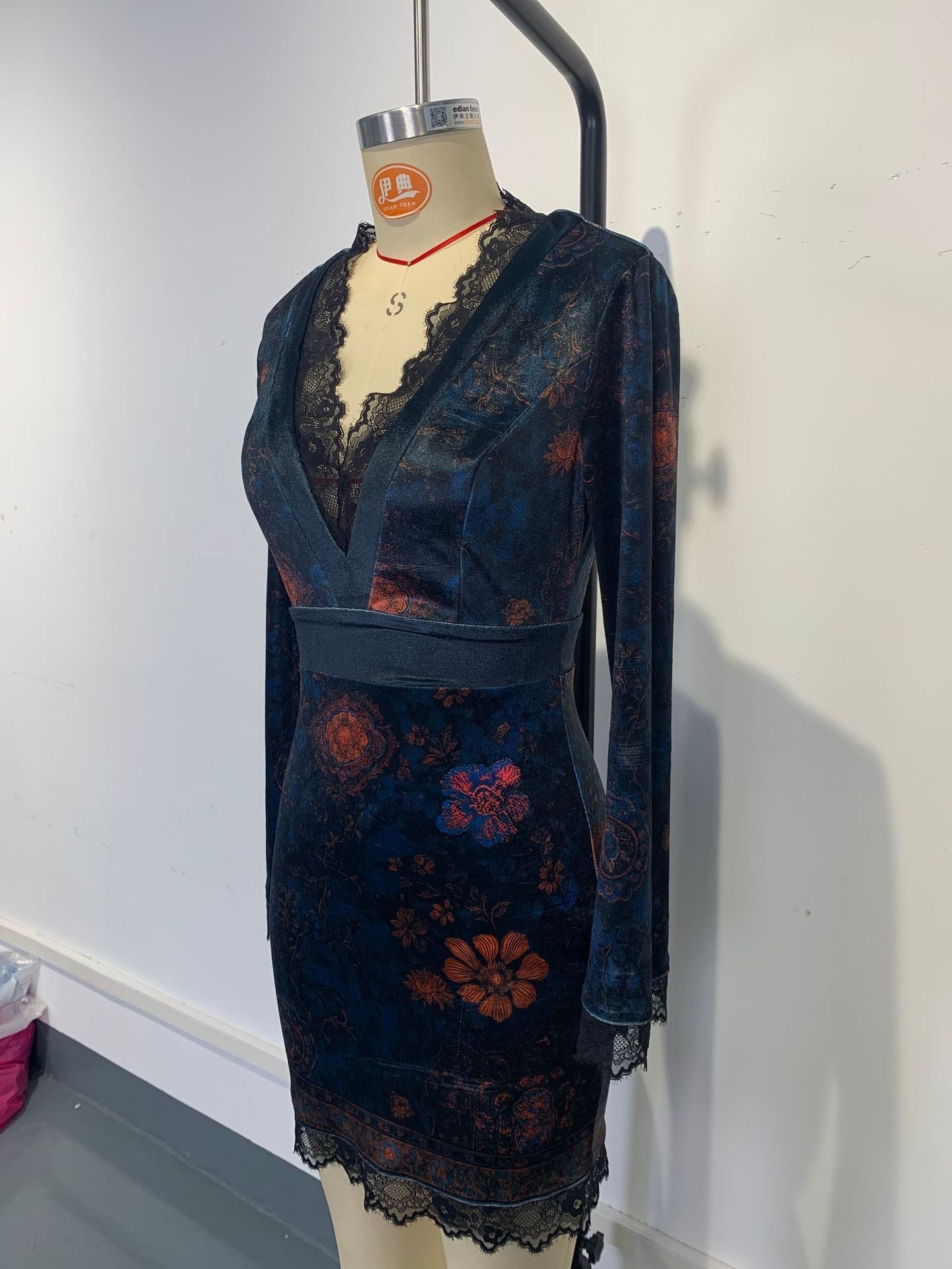 V-neck lace-trimmed printed long-sleeved bodycon mini dress