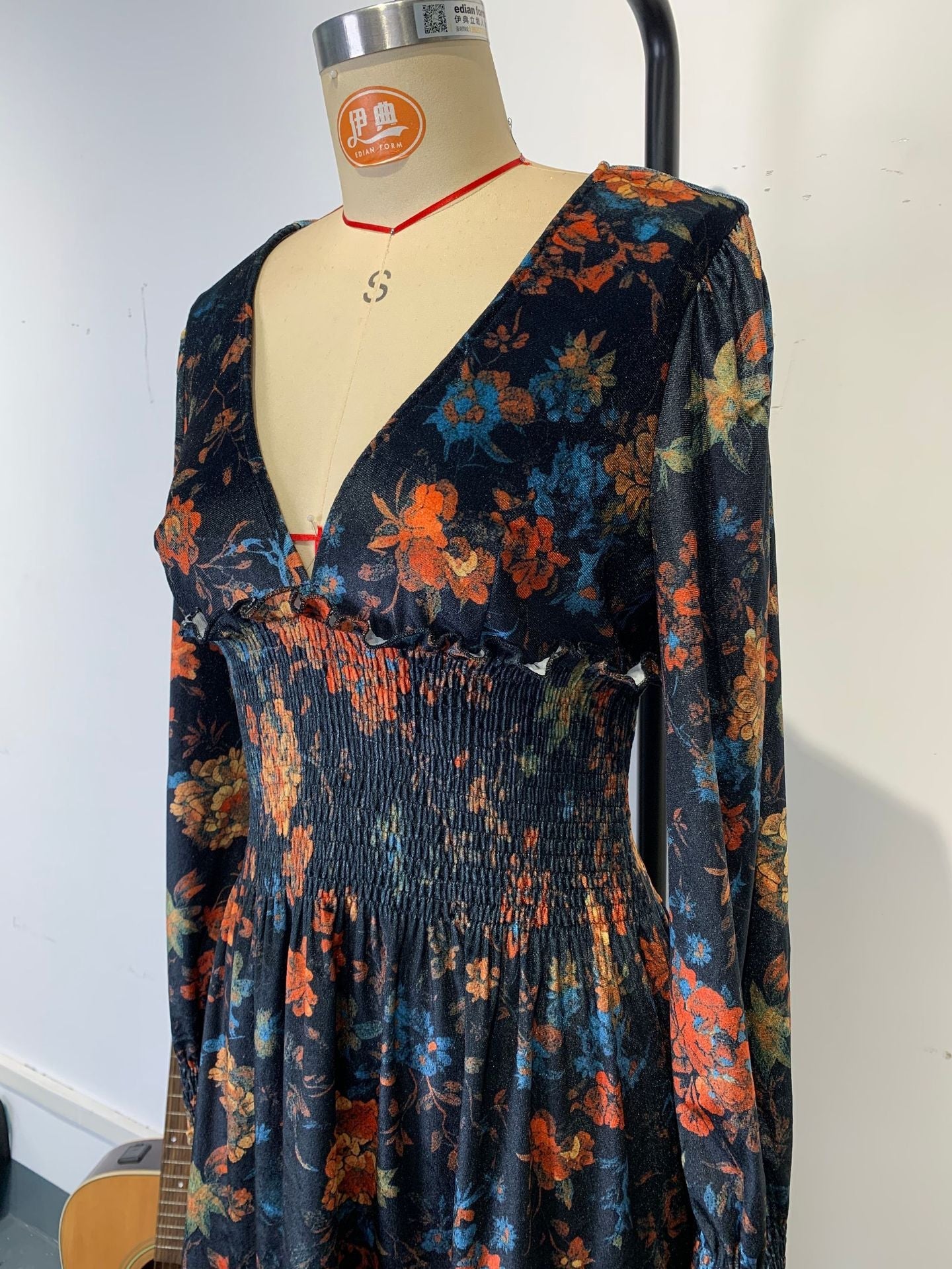Floral print V-neck velvet mini dress