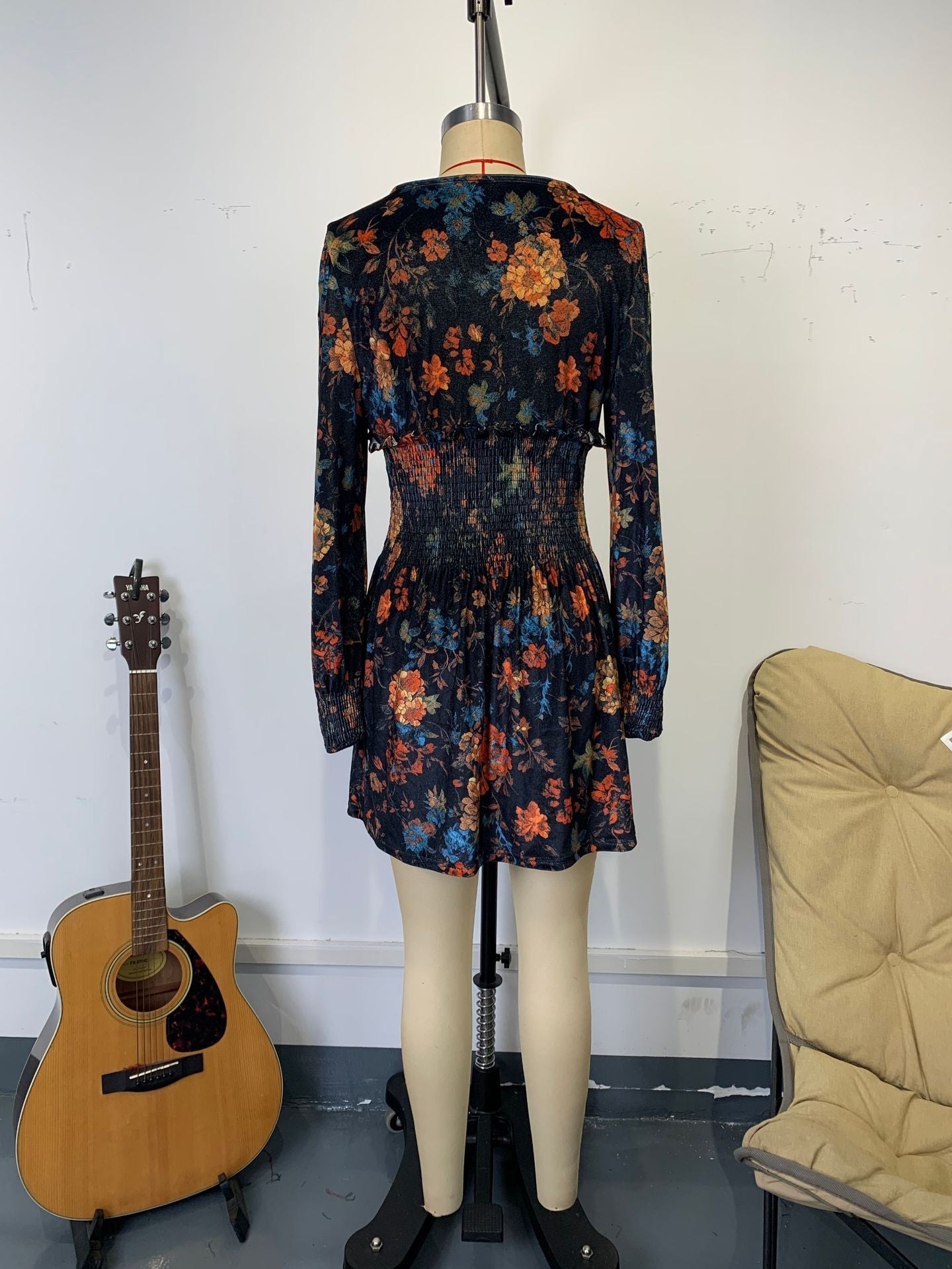 Floral print V-neck velvet mini dress