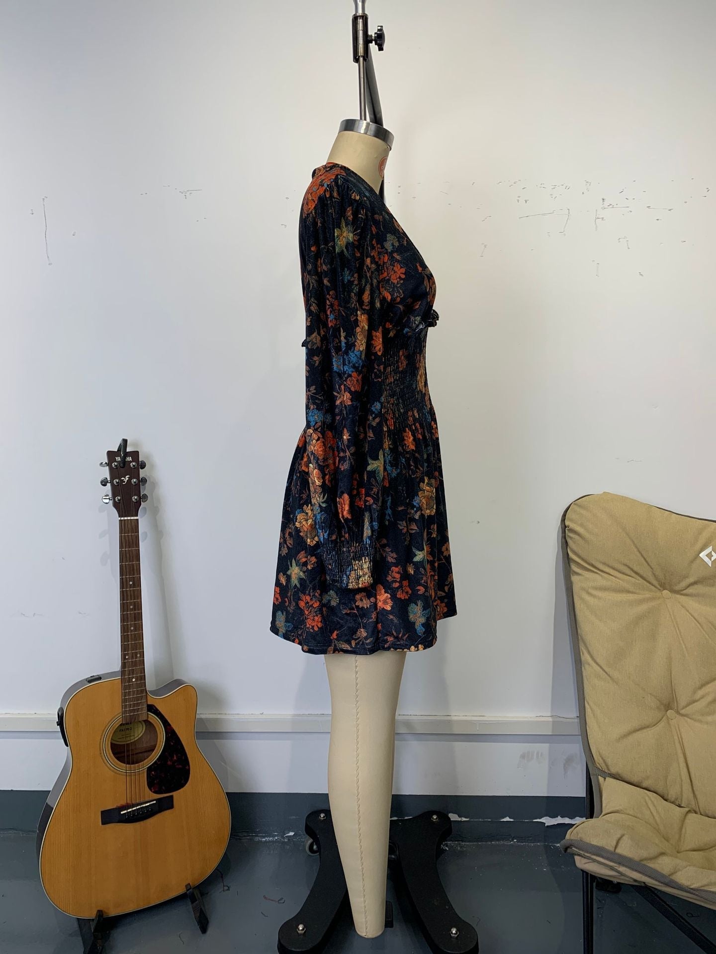 Floral print V-neck velvet mini dress