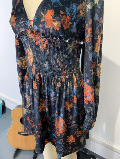 Floral print V-neck velvet mini dress